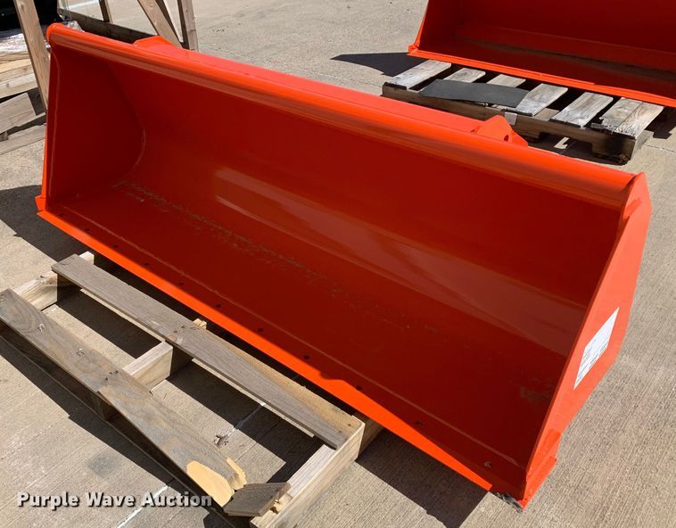 image for item KX9824 Kubota L2296 6' W loader bucket