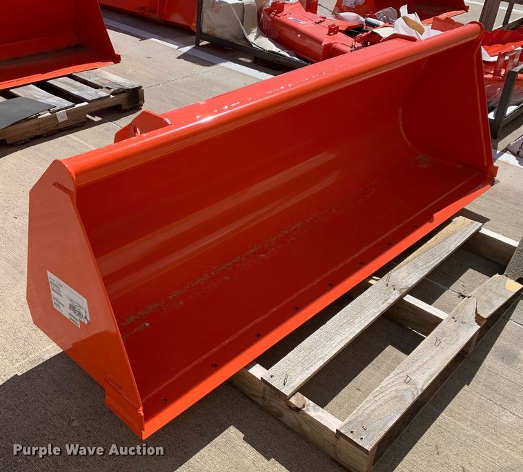 image for item KX9824 Kubota L2296 6' W loader bucket