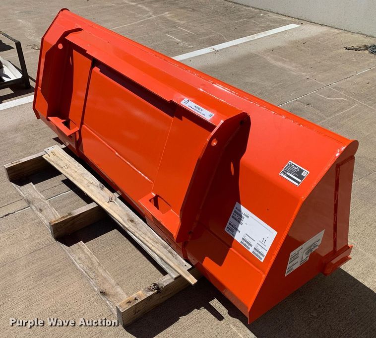 image for item KX9824 Kubota L2296 6' W loader bucket