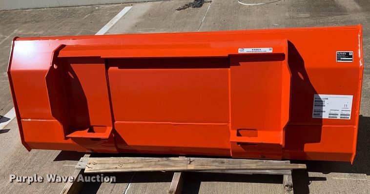 image for item KX9824 Kubota L2296 6' W loader bucket