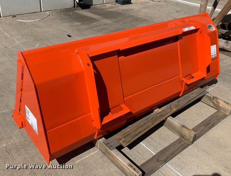 image for item KX9824 Kubota L2296 6' W loader bucket