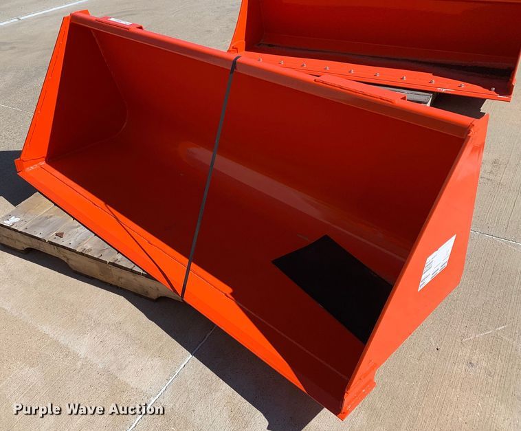 image for item KX9825 Kubota M1811 6' W loader bucket