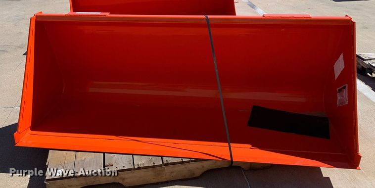image for item KX9825 Kubota M1811 6' W loader bucket