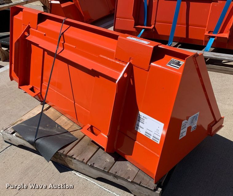 image for item KX9825 Kubota M1811 6' W loader bucket