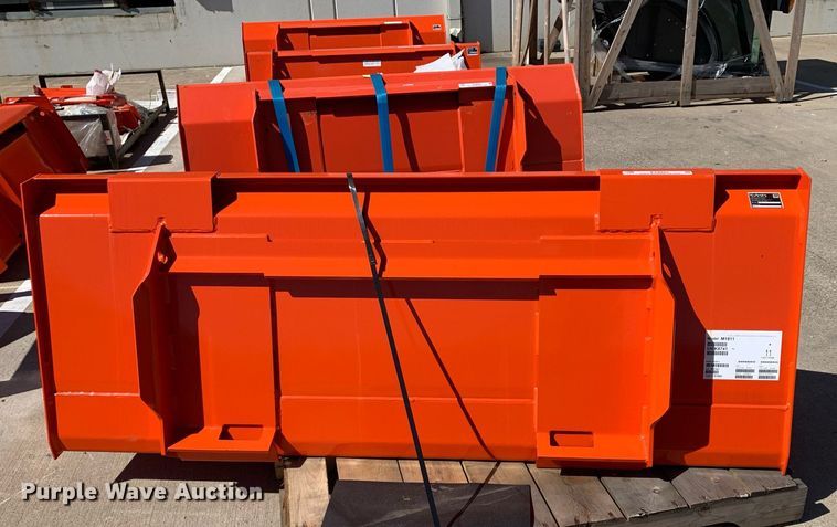 image for item KX9825 Kubota M1811 6' W loader bucket