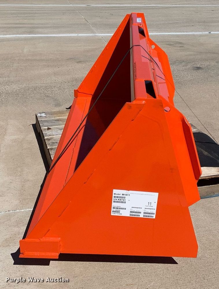 image for item KX9825 Kubota M1811 6' W loader bucket