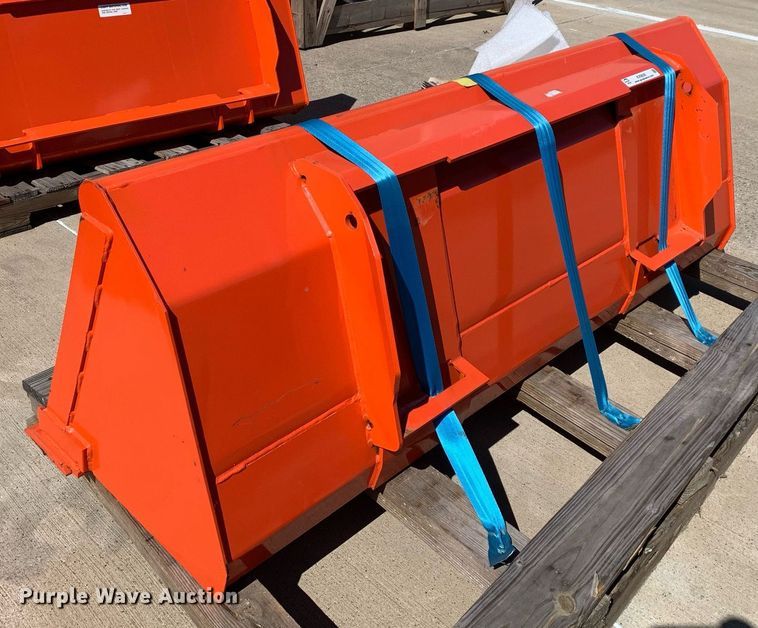 image for item KX9826 Kubota 2296 6' W loader bucket 