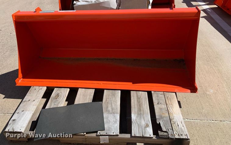 image for item KX9827 Kubota B2372 5' W loader bucket