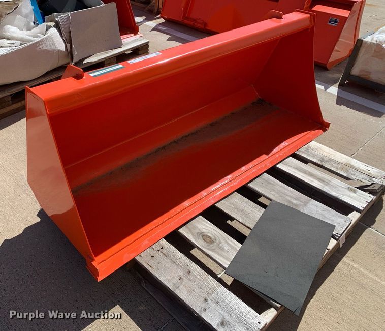 image for item KX9827 Kubota B2372 5' W loader bucket
