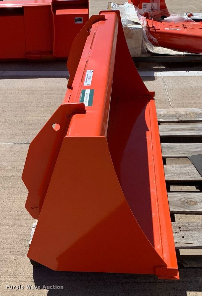 image for item KX9827 Kubota B2372 5' W loader bucket
