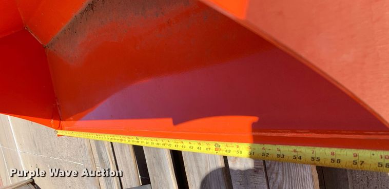 image for item KX9827 Kubota B2372 5' W loader bucket