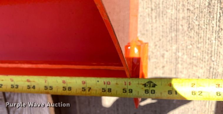 image for item KX9827 Kubota B2372 5' W loader bucket