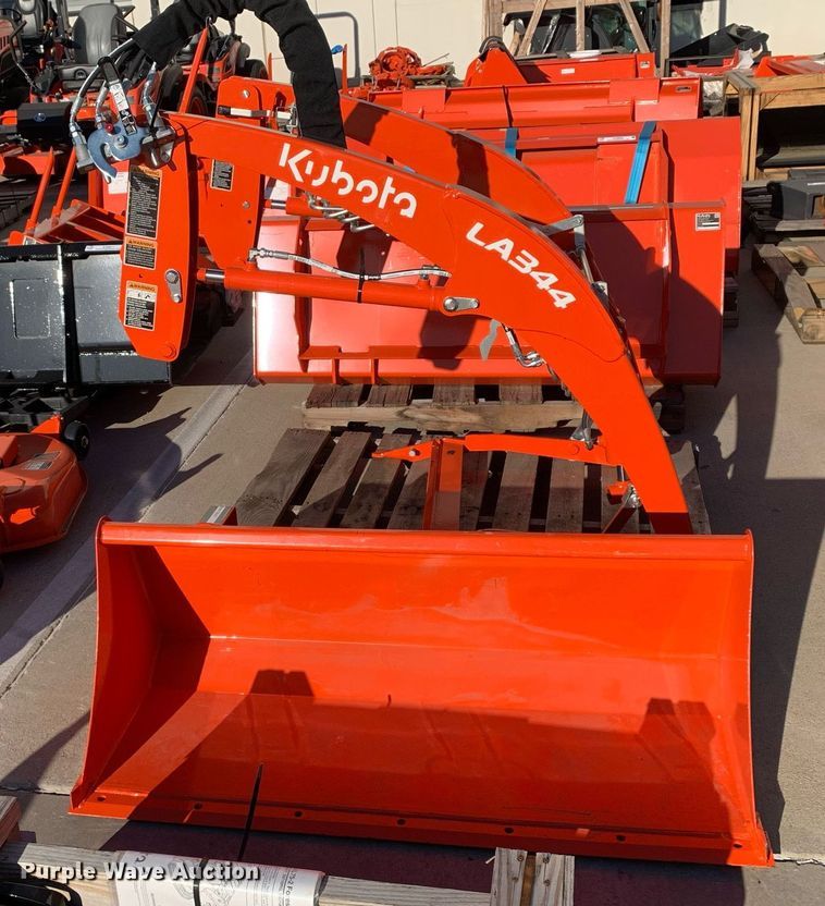 image for item KX9828 Kubota  LA344 4' W loader bucket
