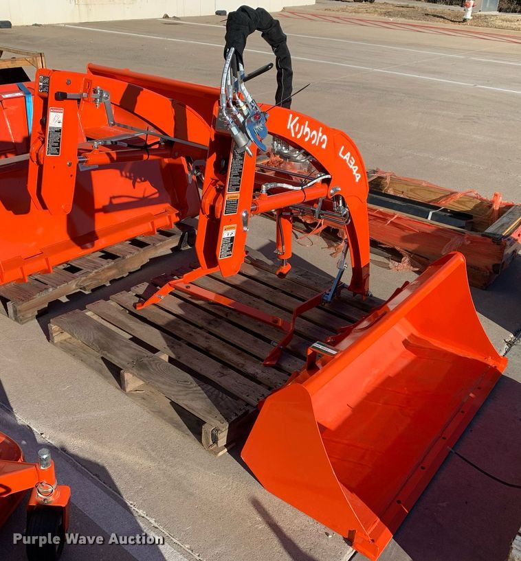image for item KX9828 Kubota  LA344 4' W loader bucket