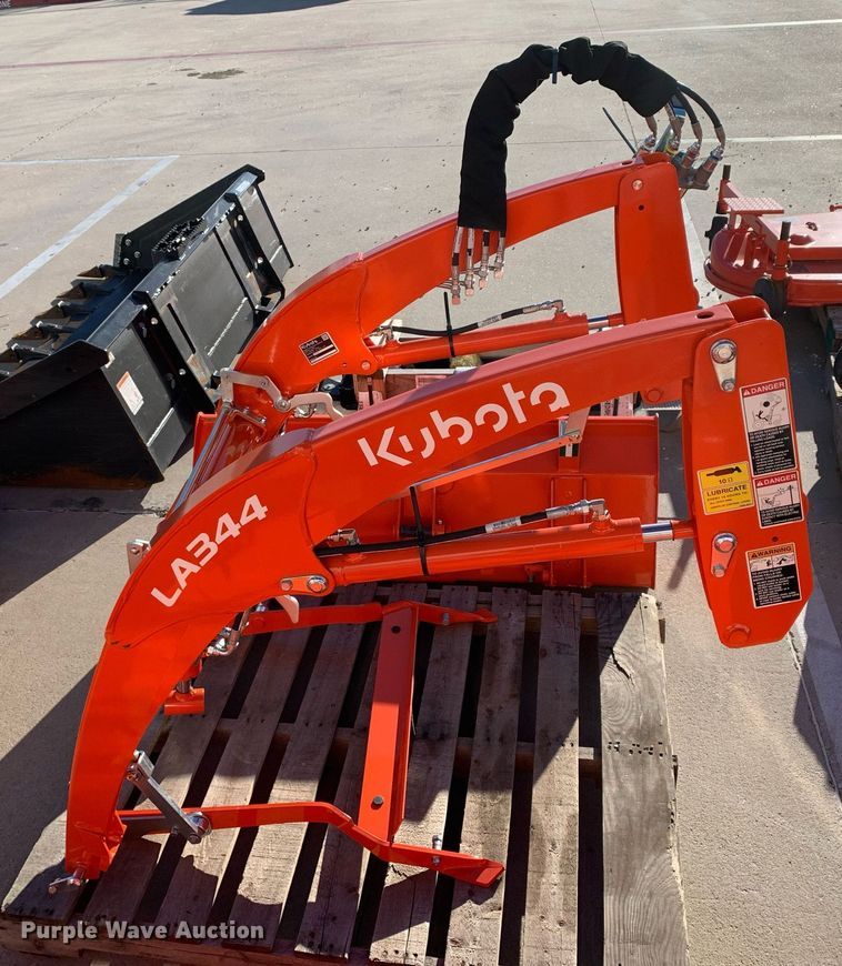 image for item KX9828 Kubota  LA344 4' W loader bucket