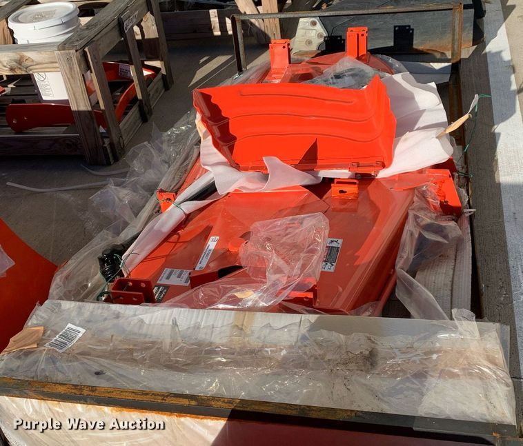 image for item KX9837 Kubota RC72-40LX 6' W mower deck 