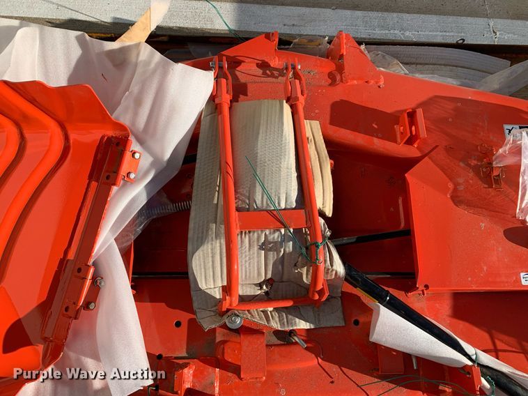 image for item KX9837 Kubota RC72-40LX 6' W mower deck 