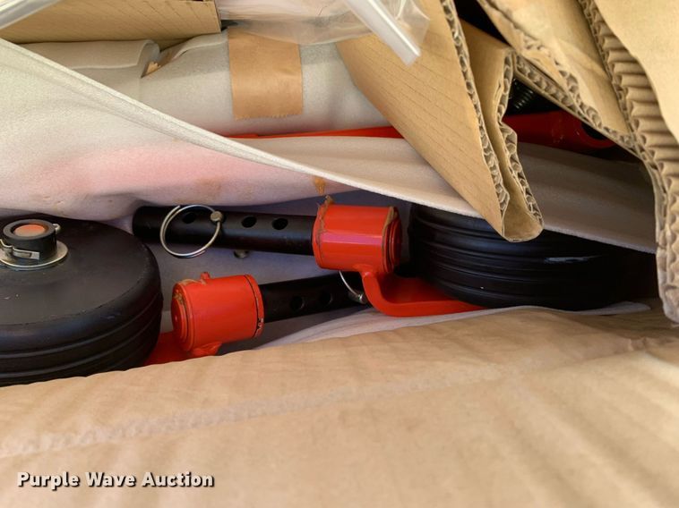 image for item KX9837 Kubota RC72-40LX 6' W mower deck 