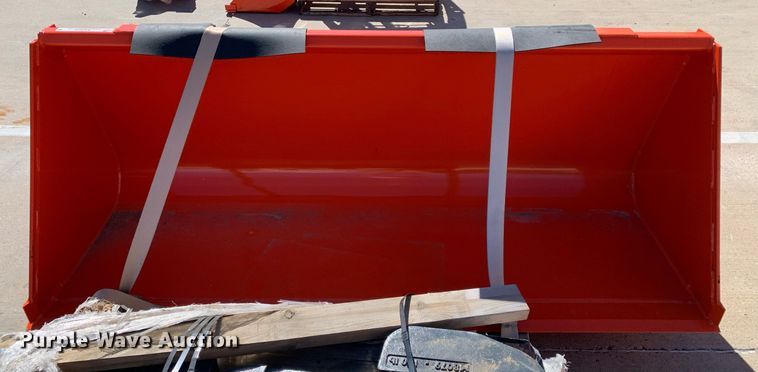 image for item KX9840 Kubota M1811 6' W loader bucket