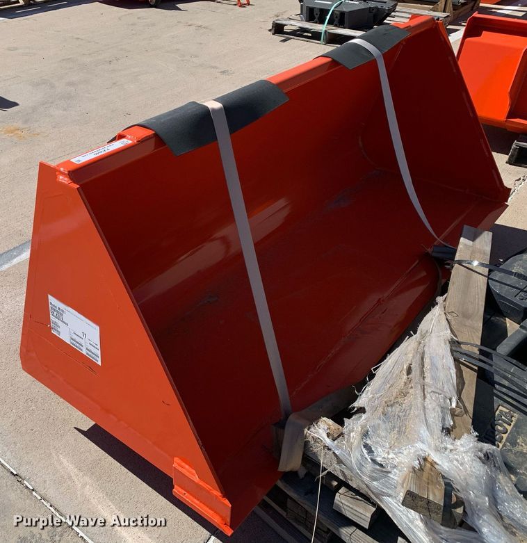 image for item KX9840 Kubota M1811 6' W loader bucket