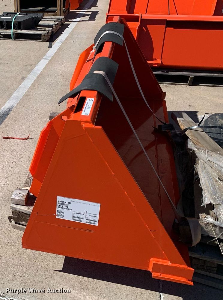 image for item KX9840 Kubota M1811 6' W loader bucket