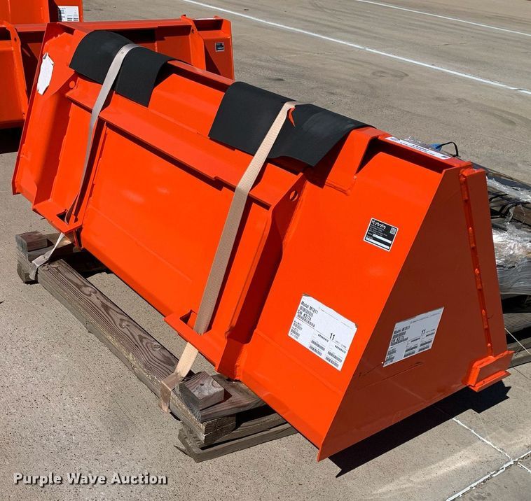 image for item KX9840 Kubota M1811 6' W loader bucket