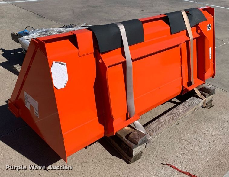 image for item KX9840 Kubota M1811 6' W loader bucket