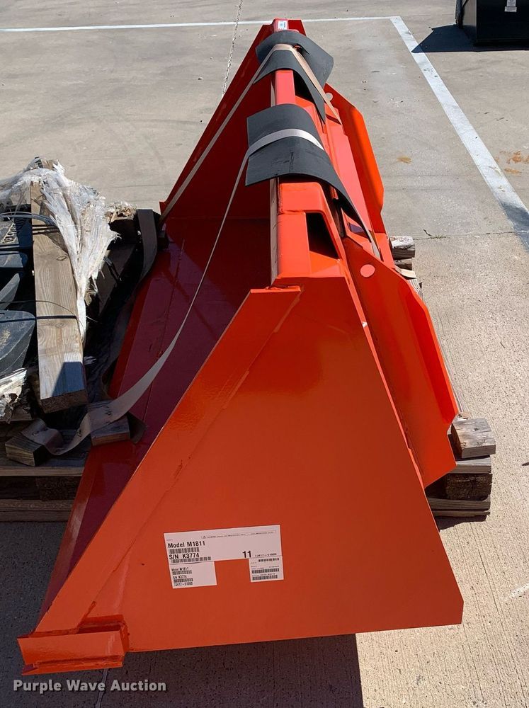 image for item KX9840 Kubota M1811 6' W loader bucket