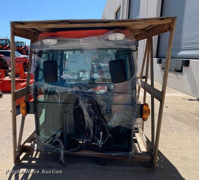 image for item KX9841 Kubota L8391 tractor cab