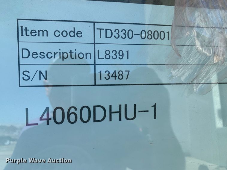 image for item KX9841 Kubota L8391 tractor cab