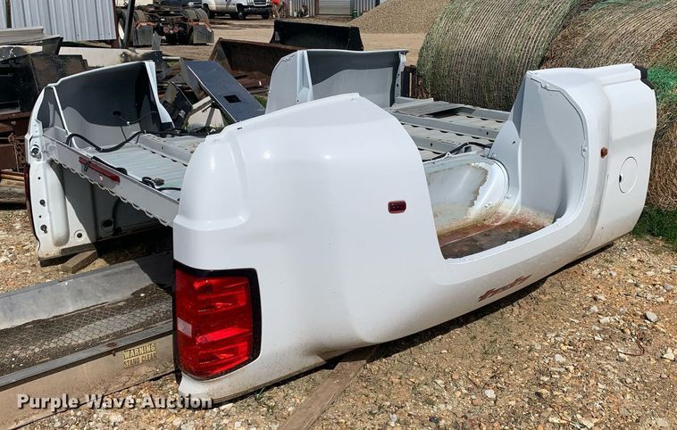 image for item KX9848 2019 Chevrolet 3500 pickup truck bed