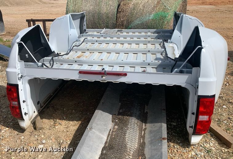 image for item KX9848 2019 Chevrolet 3500 pickup truck bed