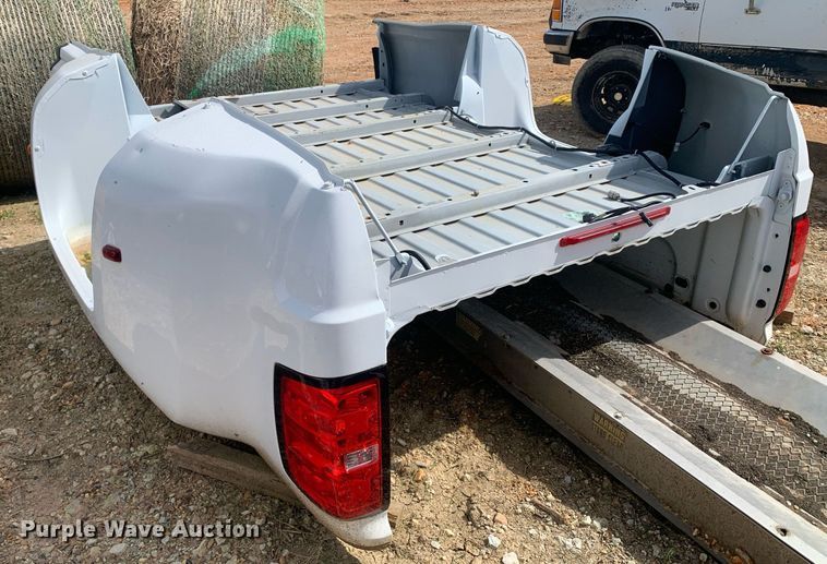 image for item KX9848 2019 Chevrolet 3500 pickup truck bed