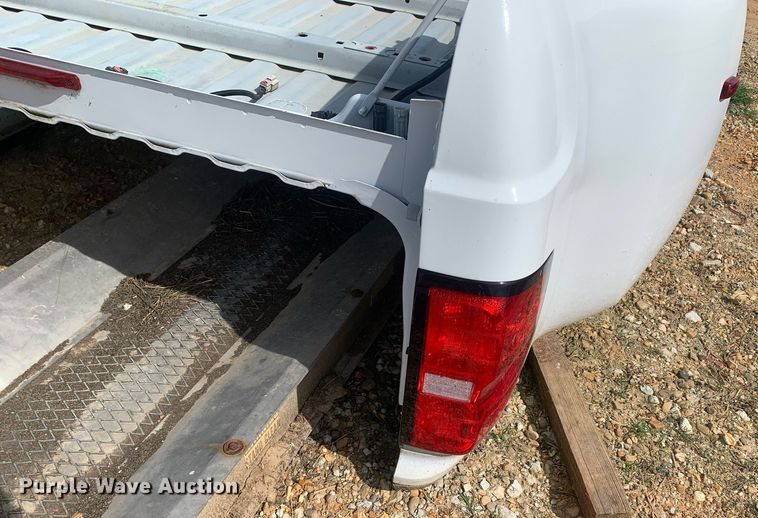 image for item KX9848 2019 Chevrolet 3500 pickup truck bed