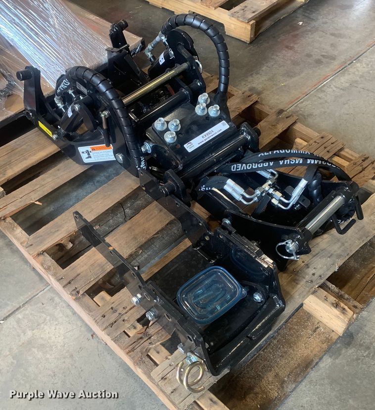 image for item KX9924 Kubota LX2940B four point hitch