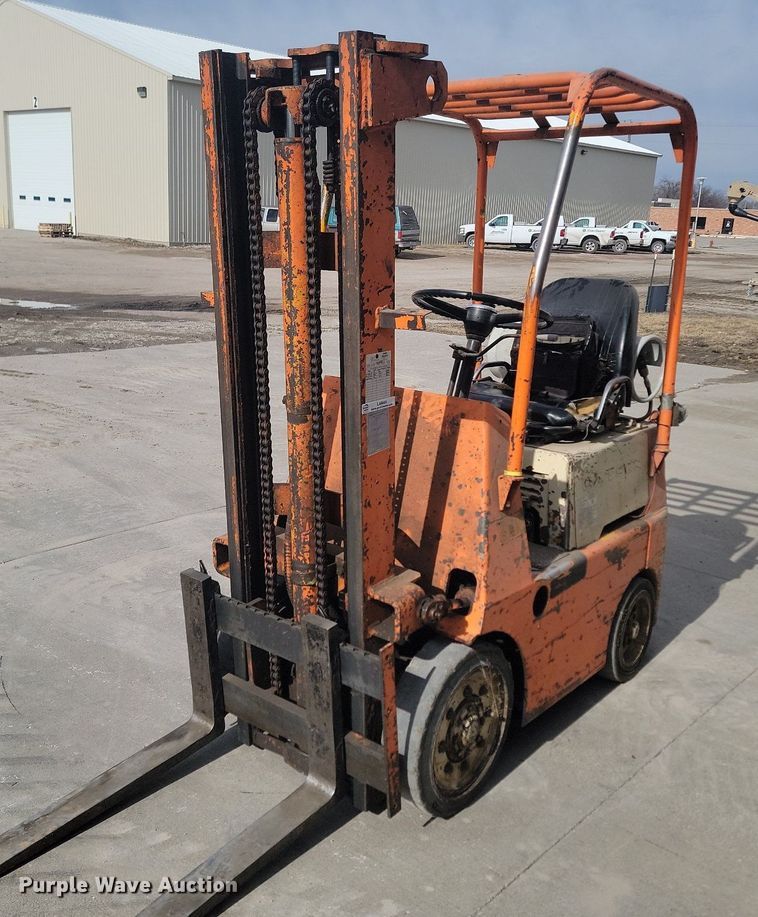 image for item LA9666 Datsun forklift