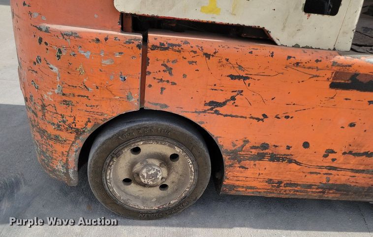 image for item LA9666 Datsun forklift