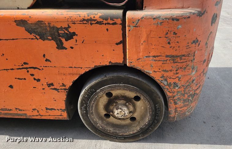 image for item LA9666 Datsun forklift