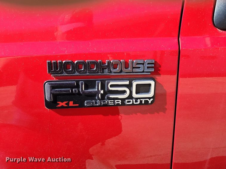 image for item LA9686 2003 Ford  F450 Crew Cab utility / service truck