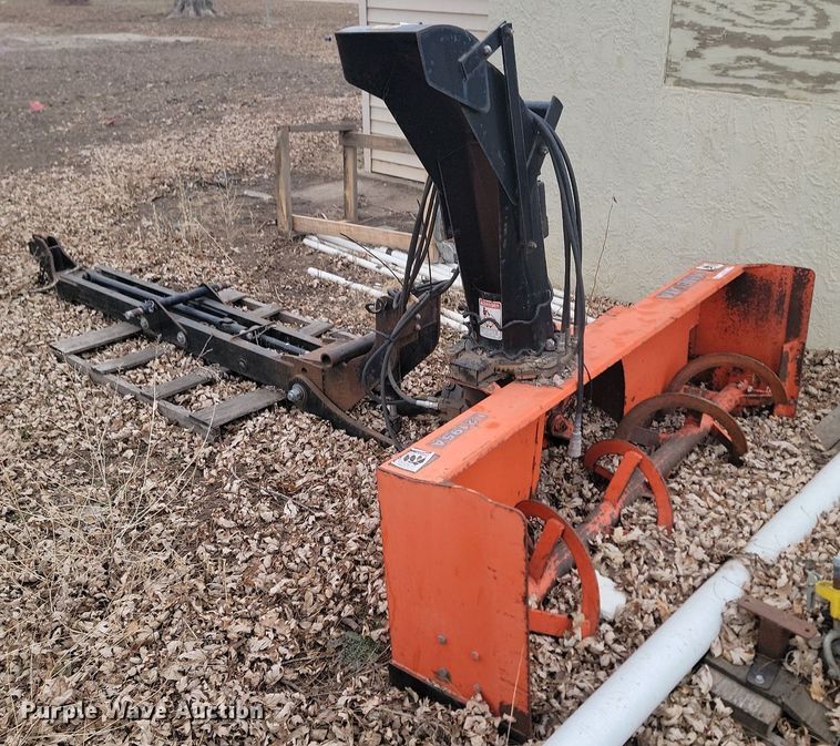 image for item LA9743 Kubota  L2195A 6' W snow blower