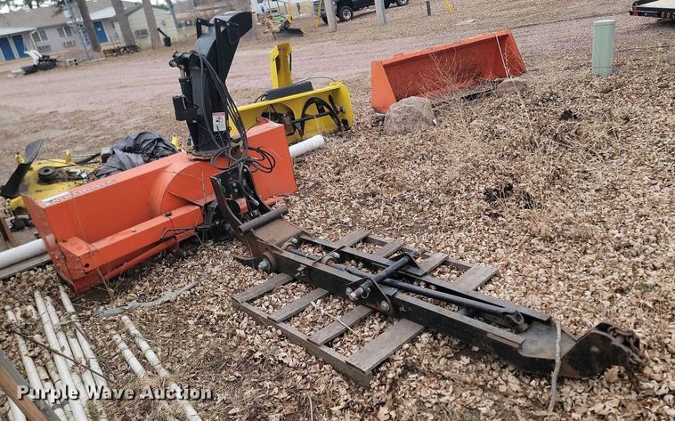 image for item LA9743 Kubota  L2195A 6' W snow blower