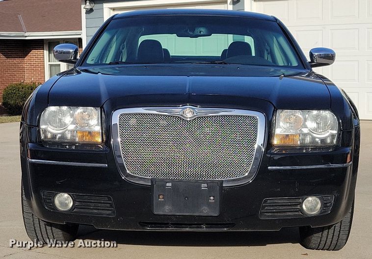 image for item LC9852 2010 Chrysler 300 Touring 