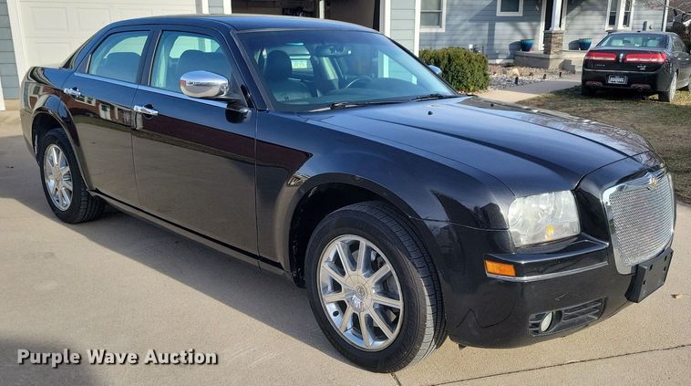 image for item LC9852 2010 Chrysler 300 Touring 