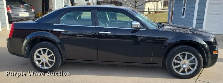 image for item LC9852 2010 Chrysler 300 Touring 