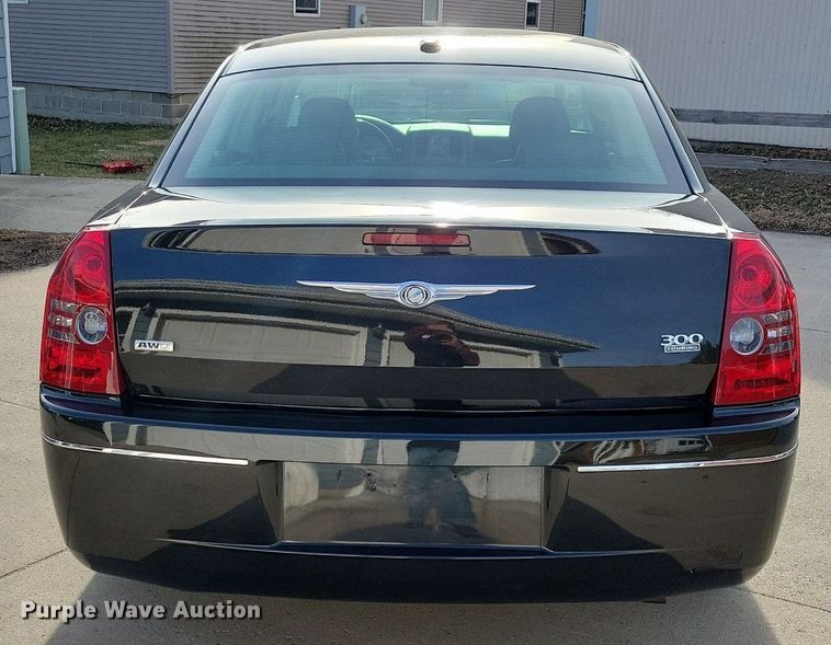 image for item LC9852 2010 Chrysler 300 Touring 
