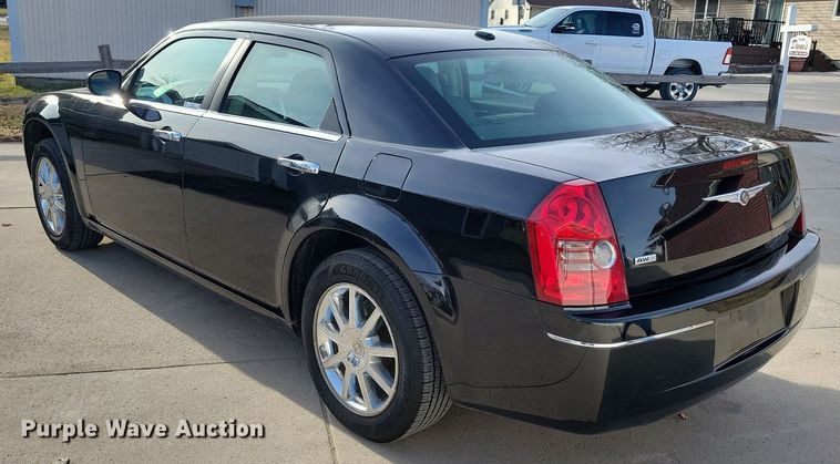 image for item LC9852 2010 Chrysler 300 Touring 