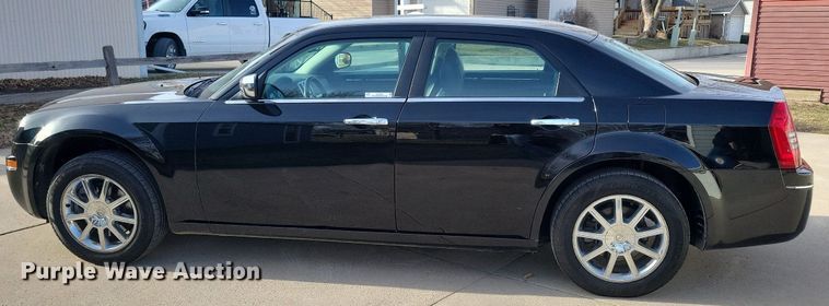 image for item LC9852 2010 Chrysler 300 Touring 