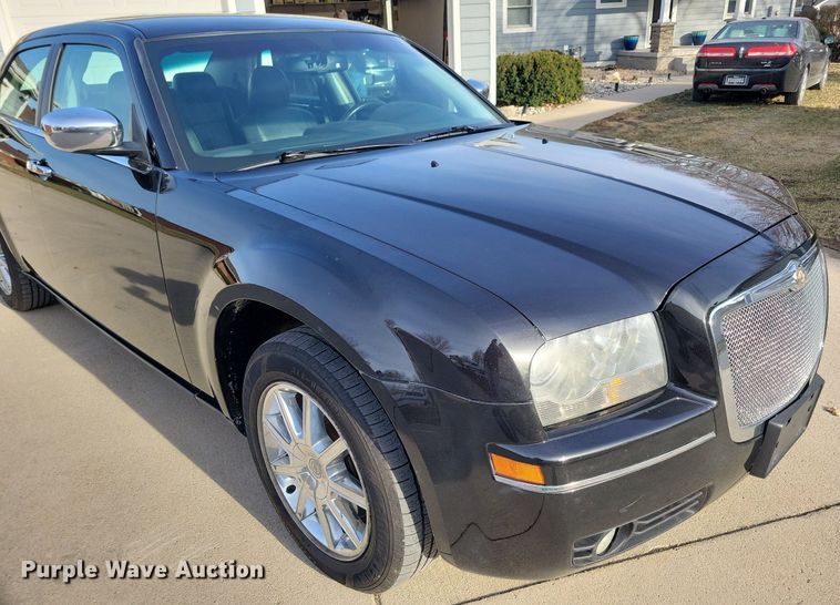 image for item LC9852 2010 Chrysler 300 Touring 