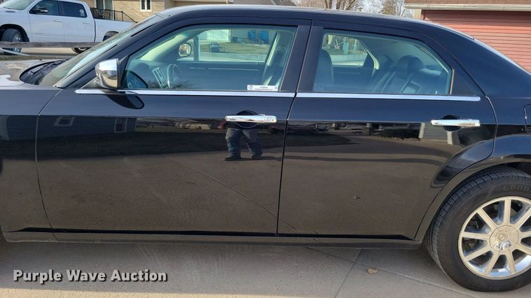 image for item LC9852 2010 Chrysler 300 Touring 