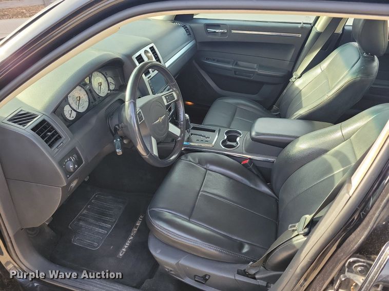 image for item LC9852 2010 Chrysler 300 Touring 